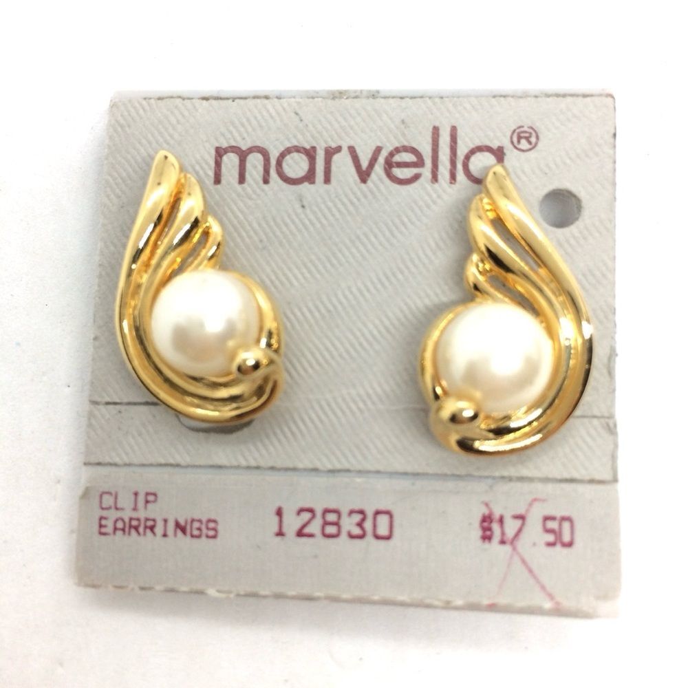VINTAGE MARVELLA EARRINGS Faux Pearl Gold Tone Wing Clip On Signed - Picture 3 of 14